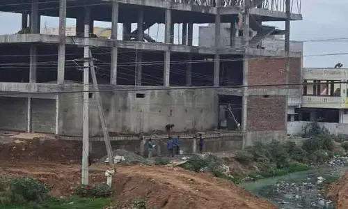 చౌటుప్పల్‌లో నాళాను మింగేసిన ఘనులు