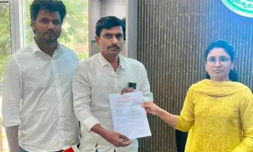 సీసీ రోడ్డు నిర్మాణానికి నిధులు మంజూరు చేయాలని వినతి