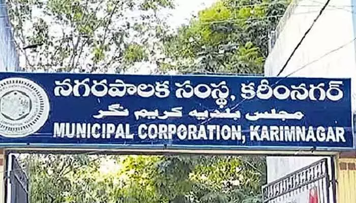 కరీంనగర్ కార్పొరేషన్లో కాస్ట్లీ ఫోన్ల కలకలం.. కరీంనగర్ కార్పొరేషన్లో కాస్ట్లీ ఫోన్ల కలకలం..