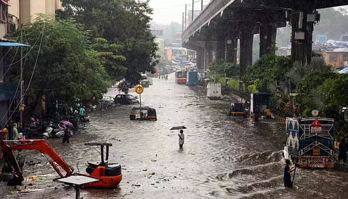 Red Alert : ముంబై, థానేలకు రెడ్ అలర్ట్.. హెచ్చరించిన భారత వాతావరణ శాఖ Red Alert : ముంబై, థానేలకు రెడ్ అలర్ట్.. హెచ్చరించిన భారత వాతావరణ శాఖ