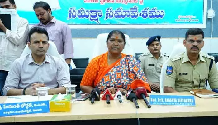 యుద్ధ ప్రాతిపదికన అభివృద్ధి పనులను త్వరితగతిన పూర్తి చేయాలి: మంత్రి సీతక్క యుద్ధ ప్రాతిపదికన అభివృద్ధి పనులను త్వరితగతిన పూర్తి చేయాలి: మంత్రి సీతక్క