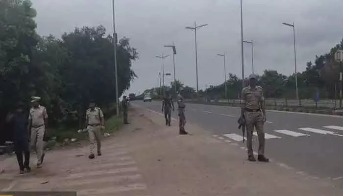 ప్రమాద స్థలాన్ని పరిశీలించిన జిల్లా ఎస్పీ పరితోష్ పంకజ్ ప్రమాద స్థలాన్ని పరిశీలించిన జిల్లా ఎస్పీ పరితోష్ పంకజ్