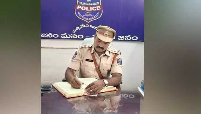 సంస్థాన్ నారాయణపురం ఎస్సైగా సీతా పాండు బాధ్యతల స్వీకరణ సంస్థాన్ నారాయణపురం ఎస్సైగా సీతా పాండు బాధ్యతల స్వీకరణ