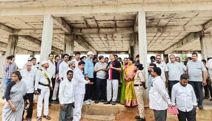 వాసాలమర్రికి త్వరలో సీఎం రేవంత్.. జోరుగా అభివృద్ధి పనులు వాసాలమర్రికి త్వరలో సీఎం రేవంత్.. జోరుగా అభివృద్ధి పనులు