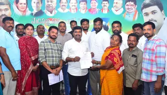 ఇందిరమ్మ ఇండ్లతో నిరుపేదల జీవితాల్లో వెలుగులు ఇందిరమ్మ ఇండ్లతో నిరుపేదల జీవితాల్లో వెలుగులు