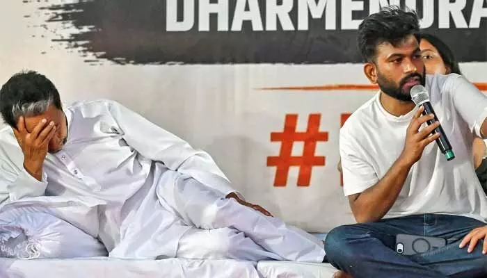 క్షీణిస్తున్న సోనమ్ వాంగ్చుక్ ఆరోగ్యం క్షీణిస్తున్న సోనమ్ వాంగ్చుక్ ఆరోగ్యం