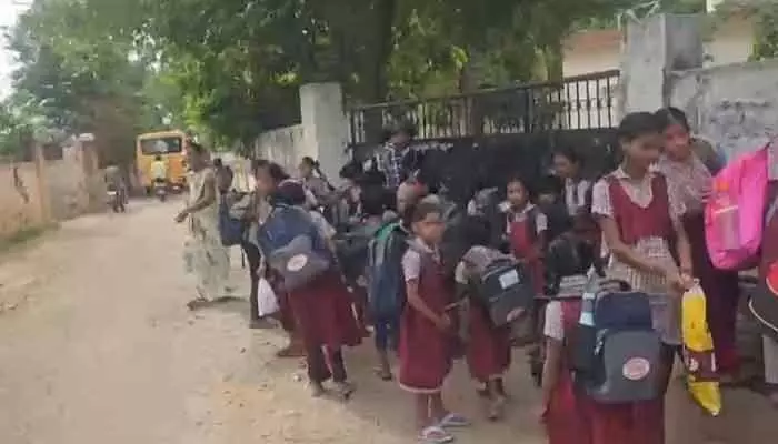 చౌటుప్పల్ ప్రభుత్వ పాఠశాల నిర్లక్ష్యం బట్టబయలు చౌటుప్పల్ ప్రభుత్వ పాఠశాల నిర్లక్ష్యం బట్టబయలు