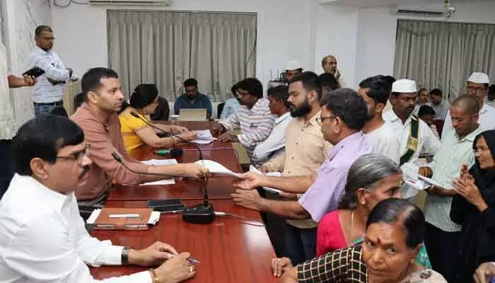 ప్రజావాణి ఫిర్యాదుల పరిష్కారానికి అధికారులు చొరవ చూపాలి : కలెక్టర్ ప్రజావాణి ఫిర్యాదుల పరిష్కారానికి అధికారులు చొరవ చూపాలి : కలెక్టర్