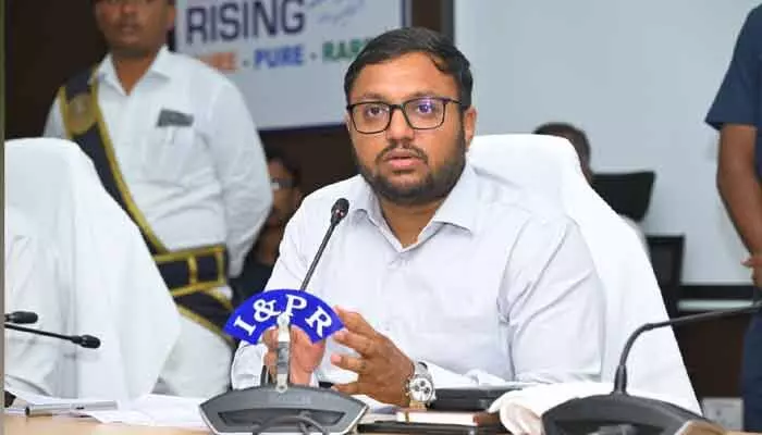 ప్రజావాణి దరఖాస్తులను సత్వరమే పరిష్కరించాలి : కలెక్టర్ ప్రజావాణి దరఖాస్తులను సత్వరమే పరిష్కరించాలి : కలెక్టర్