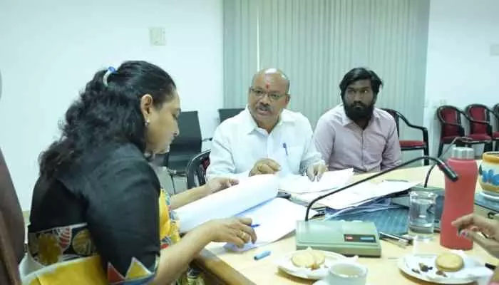 పార్కు స్థలం కబ్జాపై ఫిర్యాదు పార్కు స్థలం కబ్జాపై ఫిర్యాదు