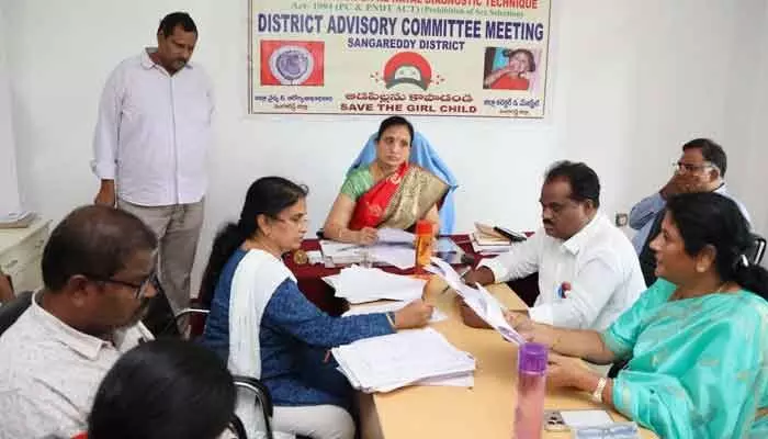 లింగ నిర్ధారణ నేరం.. నిబంధనలు ఉల్లంఘిస్తే కఠిన చర్యలు లింగ నిర్ధారణ నేరం.. నిబంధనలు ఉల్లంఘిస్తే కఠిన చర్యలు
