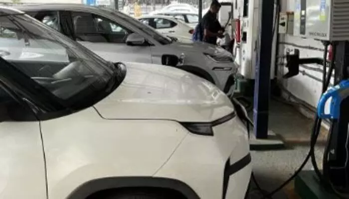 EV Sales: వాహన రంగంలో రికార్డు స్థాయికి చేరిన ఈవీలు EV Sales: వాహన రంగంలో రికార్డు స్థాయికి చేరిన ఈవీలు