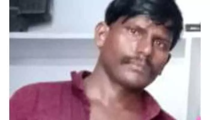 భవనంపై నుంచి కింద పడి తాపీ మేస్త్రీ దుర్మరణం భవనంపై నుంచి కింద పడి తాపీ మేస్త్రీ దుర్మరణం