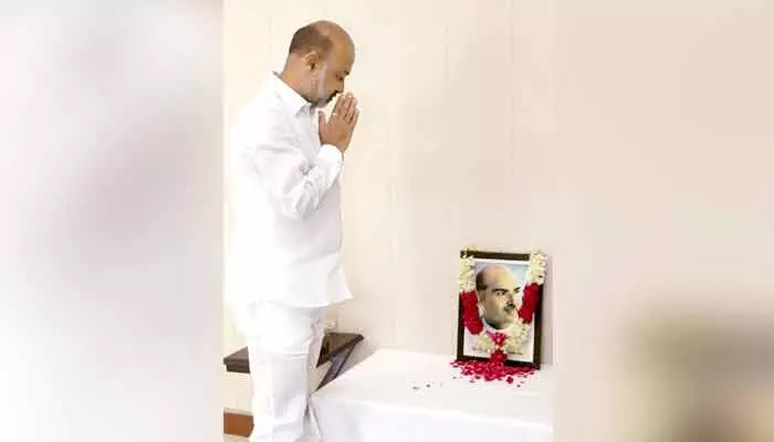 దేశభక్తి నినాదం కాదు.. త్యాగంలోనే కనిపిస్తుంది: కేంద్ర మంత్రి బండి సంజయ్ దేశభక్తి నినాదం కాదు.. త్యాగంలోనే కనిపిస్తుంది: కేంద్ర మంత్రి బండి సంజయ్