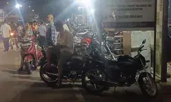 కర్మన్‌ఘాట్ చౌరస్తాలో ట్రాఫిక్ గందరగోళం.. అధికారుల నిర్లక్ష్యమే కారణమా?