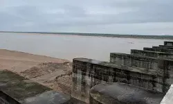 లక్ష్మీ బ్యారేజ్ (మేడిగడ్డ) వద్ద పెరుగుతున్న గోదావరి ఉధృతి లక్ష్మీ బ్యారేజ్ (మేడిగడ్డ) వద్ద పెరుగుతున్న గోదావరి ఉధృతి