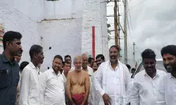 పడమటి ఆంజనేయస్వామి ఆలయ రాజగోపురం పనుల ప్రారంభంలో ఆలస్యం.. మంత్రి ఆగ్రహం పడమటి ఆంజనేయస్వామి ఆలయ రాజగోపురం పనుల ప్రారంభంలో ఆలస్యం.. మంత్రి ఆగ్రహం