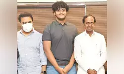 హిమాన్షుకు గాయంపై కేటీఆర్ ఎమోషనల్ ట్వీట్.. ఆసుపత్రికి చేరుకున్న కేసీఆర్ హిమాన్షుకు గాయంపై కేటీఆర్ ఎమోషనల్ ట్వీట్.. ఆసుపత్రికి చేరుకున్న కేసీఆర్