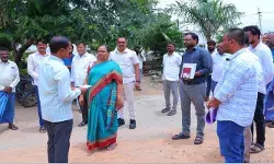 ప్రభుత్వ భూములకు ఫెన్సింగ్ వేయాలి: సిద్దిపేట కలెక్టర్ కె. హైమావతి ప్రభుత్వ భూములకు ఫెన్సింగ్ వేయాలి: సిద్దిపేట కలెక్టర్ కె. హైమావతి