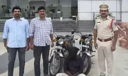బాచుపల్లిలో బైక్ దొంగ అరెస్ట్.. రెండు ద్విచక్ర వాహనాలు స్వాధీనం బాచుపల్లిలో బైక్ దొంగ అరెస్ట్.. రెండు ద్విచక్ర వాహనాలు స్వాధీనం