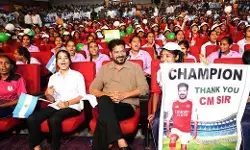 విద్యార్థులతో కలిసి ఫుట్‌బాల్ మ్యాచ్‌ వీక్షించిన సీఎం రేవంత్ రెడ్డి