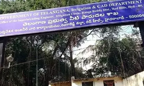 ఇరిగేషన్ శాఖలో ప్రమోషన్ల పైరవీలు.. మంత్రి, సెక్రటరీ చుట్టూ అధికారుల ప్రదక్షిణలు