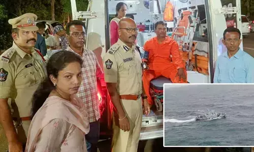 చిన్నాకు చికిత్స.. గల్లంతైన మత్స్యకారుల కోసం ముమ్మర గాలింపు: సీఎం చంద్రబాబు పర్యవేక్షణ