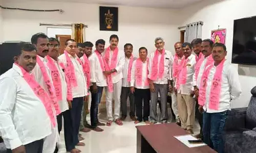 కాంగ్రెస్ పార్టీ నుంచి బీఆర్ఎస్‌లో చేరిన కాంగ్రెస్ నాయకులు