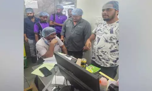 పిస్తా హౌస్‌లో ఆకస్మిక తనిఖీలు.. ఆహార నమూనాల సేకరణ