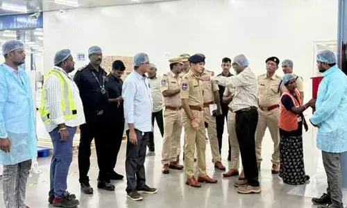 సోలార్ కంపెనీ ని సందర్శించిన ఫ్యూచర్ సిటీ కమిషనర్ తరుణ్ జోషి..