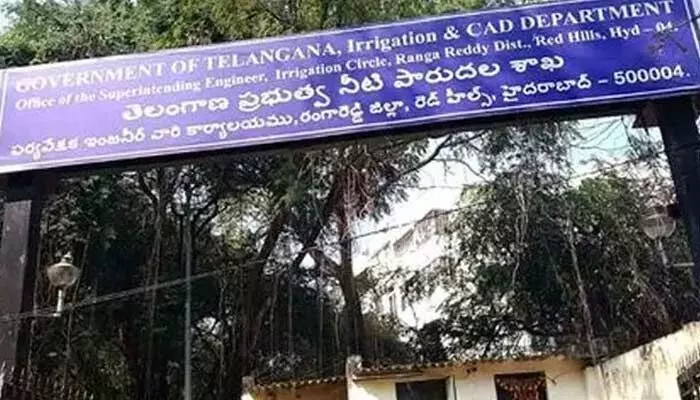 ఇరిగేషన్ శాఖలో ప్రమోషన్ల పైరవీలు.. మంత్రి, సెక్రటరీ చుట్టూ అధికారుల ప్రదక్షిణలు ఇరిగేషన్ శాఖలో ప్రమోషన్ల పైరవీలు.. మంత్రి, సెక్రటరీ చుట్టూ అధికారుల ప్రదక్షిణలు