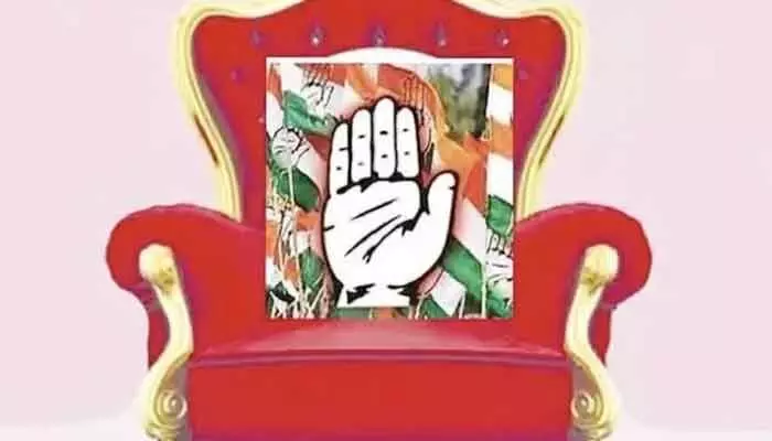 వరంగల్ మేయర్ పీఠమే లక్ష్యం.. పావులు కదుపుతున్న కాంగ్రెస్ నేతలు వరంగల్ మేయర్ పీఠమే లక్ష్యం.. పావులు కదుపుతున్న కాంగ్రెస్ నేతలు
