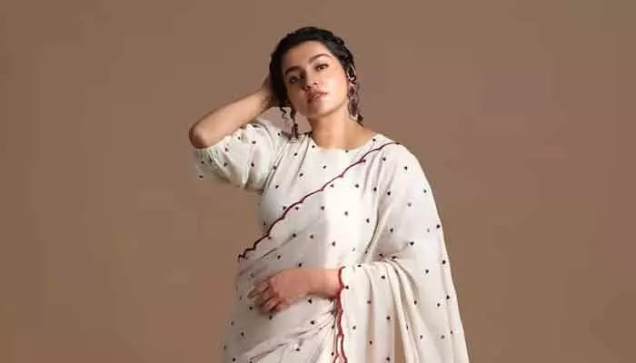 సూపర్స్టార్లను దేవుళ్లను చేసి కొత్తవారిని ఇబ్బంది పెడుతున్నారు.. పార్వతి సంచలన కామెంట్స్ సూపర్స్టార్లను దేవుళ్లను చేసి కొత్తవారిని ఇబ్బంది పెడుతున్నారు.. పార్వతి సంచలన కామెంట్స్