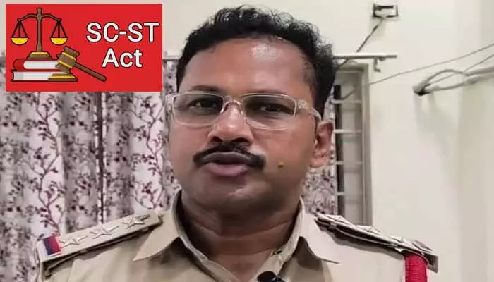 క్రాంతి కుమార్ ఆత్మహత్య కేసు.. సీఐ నాగరాజు పై ‘ఎస్సీ, ఎస్టీ అట్రాసిటీ’ కేసు నమోదు క్రాంతి కుమార్ ఆత్మహత్య కేసు.. సీఐ నాగరాజు పై ‘ఎస్సీ, ఎస్టీ అట్రాసిటీ’ కేసు నమోదు