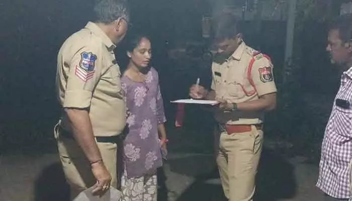 మహిళపై దాడి.. బంగారు గొలుసు చోరికి విఫలయత్నం మహిళపై దాడి.. బంగారు గొలుసు చోరికి విఫలయత్నం