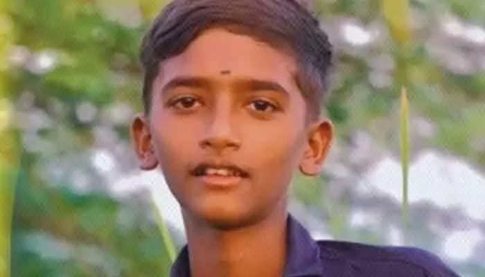 వాష్ రూం వెళ్తూ జారిపడి బాలుడు మృతి.. వాష్ రూం వెళ్తూ జారిపడి బాలుడు మృతి..