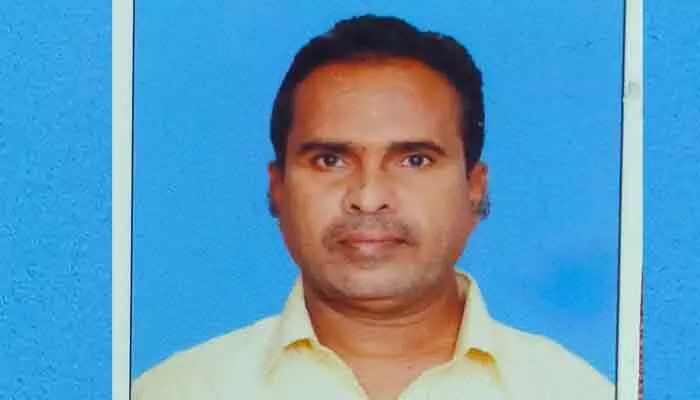 జనగామలో కలకలం.. 20 పేజీల సూసైడ్ నోట్ రాసి విశ్రాంత ఉపాధ్యాయుడి ఆత్మహత్య జనగామలో కలకలం.. 20 పేజీల సూసైడ్ నోట్ రాసి విశ్రాంత ఉపాధ్యాయుడి ఆత్మహత్య