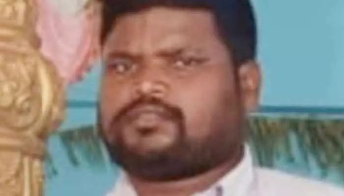 పొలంగట్టుపైనుండి పడి కౌలు రైతు మృతి పొలంగట్టుపైనుండి పడి కౌలు రైతు మృతి