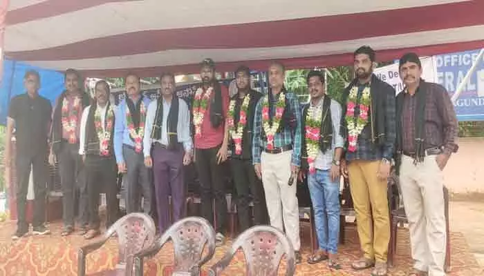 9వ రోజుకు చేరిన సింగరేణి అధికారుల రిలే నిరాహార దీక్షలు 9వ రోజుకు చేరిన సింగరేణి అధికారుల రిలే నిరాహార దీక్షలు