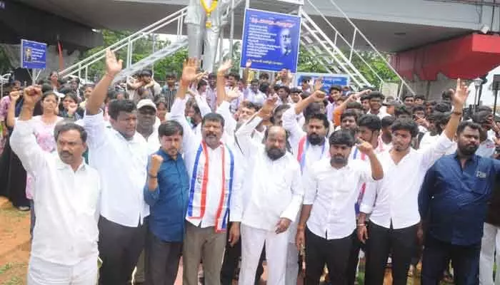 బడ్జెట్ ఇవ్వకుండా ముఖ్యమంత్రి రెడ్డి పేద కులాల జీవితాలతో చెలగాటం బడ్జెట్ ఇవ్వకుండా ముఖ్యమంత్రి రెడ్డి పేద కులాల జీవితాలతో చెలగాటం