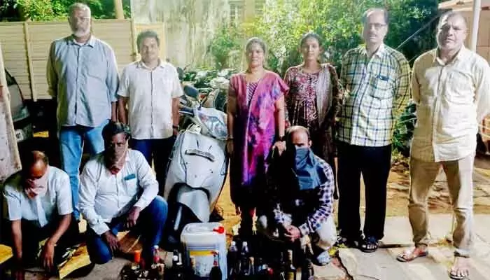 మెట్టుగూడ, తార్నకలో అక్రమ వైన్ తయారీ భగ్నం.. మెట్టుగూడ, తార్నకలో అక్రమ వైన్ తయారీ భగ్నం..