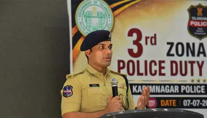 కరీంనగర్ పోలీస్ కమిషనరేట్లో జోనల్ స్థాయి పోలీస్ డ్యూటీ మీట్-2026 ప్రారంభం: సీపీ గౌష్ ఆలం కరీంనగర్ పోలీస్ కమిషనరేట్లో జోనల్ స్థాయి పోలీస్ డ్యూటీ మీట్-2026 ప్రారంభం: సీపీ గౌష్ ఆలం