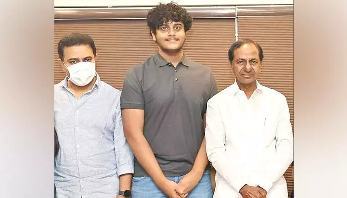 హిమాన్షుకు గాయంపై కేటీఆర్ ఎమోషనల్ ట్వీట్.. ఆసుపత్రికి చేరుకున్న కేసీఆర్ హిమాన్షుకు గాయంపై కేటీఆర్ ఎమోషనల్ ట్వీట్.. ఆసుపత్రికి చేరుకున్న కేసీఆర్