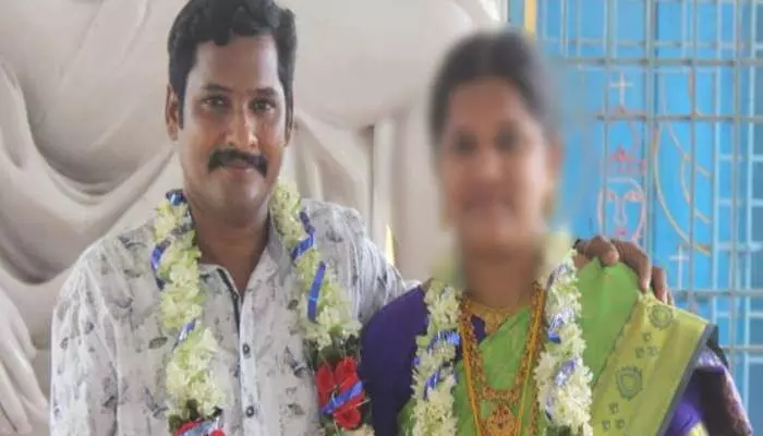 ప్రేమించి కాపురం చేసి ఇప్పుడు వద్దంటున్నాడు.. పాస్టర్ పై మహిళ ఫిర్యాదు ప్రేమించి కాపురం చేసి ఇప్పుడు వద్దంటున్నాడు.. పాస్టర్ పై మహిళ ఫిర్యాదు