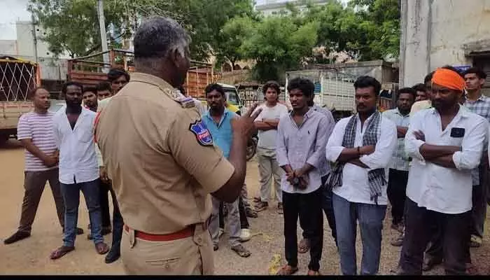 బాన్సువాడలో పోలీసుల స్పెషల్ డ్రైవ్ బాన్సువాడలో పోలీసుల స్పెషల్ డ్రైవ్