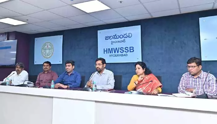 క్యూర్ పరిధికి జలమండలి విస్తరణ.. అధికారులకు ఎండీ అశోక్ రెడ్డి కీలక ఆదేశాలు క్యూర్ పరిధికి జలమండలి విస్తరణ.. అధికారులకు ఎండీ అశోక్ రెడ్డి కీలక ఆదేశాలు