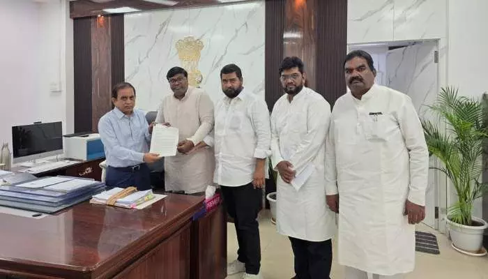 SIRలో ఓటర్ల సమస్యలు పరిష్కరించాంటూ రాష్ట్ర ఎన్నికల ప్రధానాధికారికి వినతిపత్రం SIRలో ఓటర్ల సమస్యలు పరిష్కరించాంటూ రాష్ట్ర ఎన్నికల ప్రధానాధికారికి వినతిపత్రం