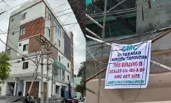 నిబంధనలకు పాతర.. సీల్ వేసిన భవనంలో ఆసుపత్రి ఏర్పాట్లు! నిబంధనలకు పాతర.. సీల్ వేసిన భవనంలో ఆసుపత్రి ఏర్పాట్లు!