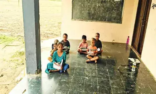 మా బడికి ఉపాధ్యాయుడు కావాలి కలెక్టర్ సారు..!