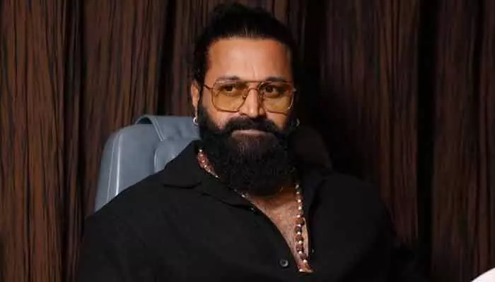 ఒకేసారి మూడు పాన్ ఇండియా సినిమాలు.. క్రేజీ అప్డేట్ ఇస్తూ రిషబ్ శెట్టి ఆసక్తికర కామెంట్స్ ఒకేసారి మూడు పాన్ ఇండియా సినిమాలు.. క్రేజీ అప్డేట్ ఇస్తూ రిషబ్ శెట్టి ఆసక్తికర కామెంట్స్